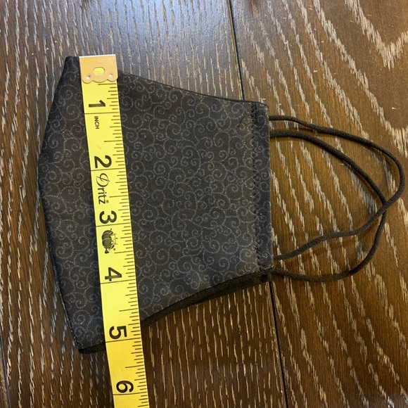 1/$5 Stylish Black Swirl face mask 😷 - Picture 5 of 6